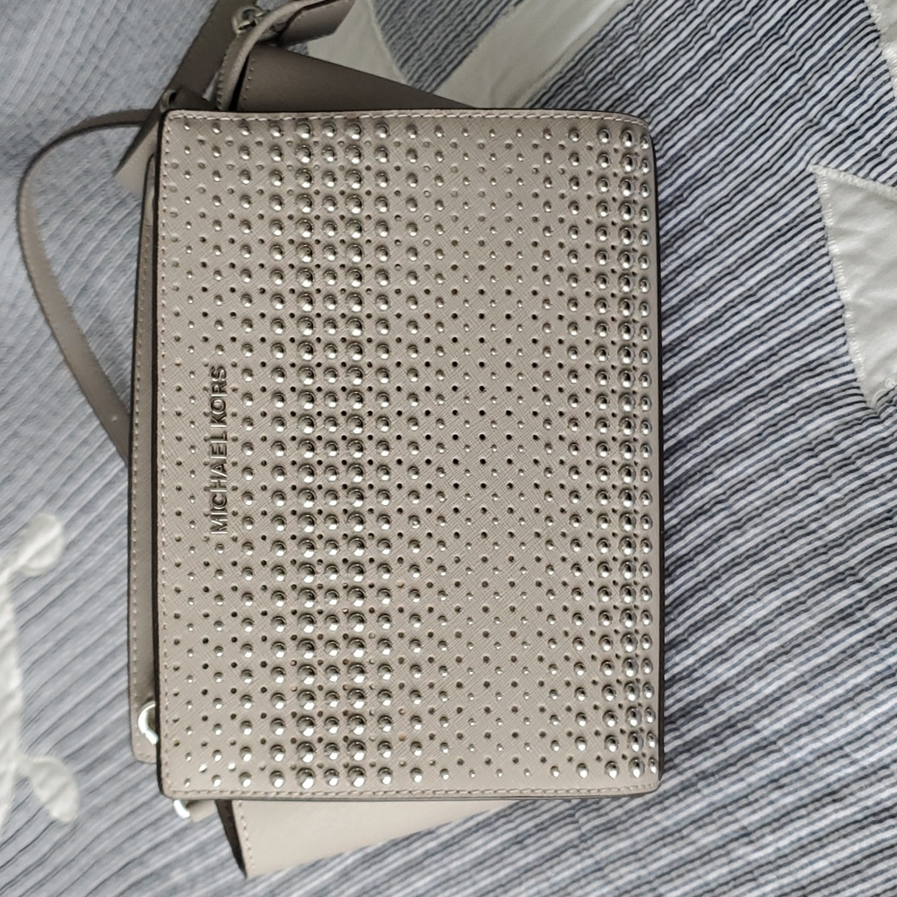 Michael Kors pearl Grey messenger. New